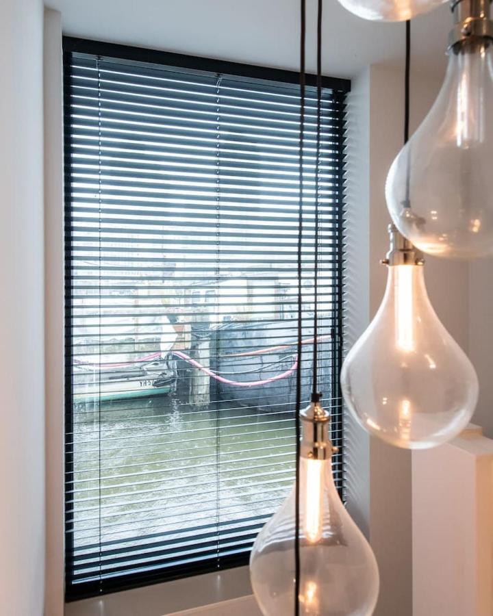 Beautiful Amstel Houseboat Daire Amsterdam Dış mekan fotoğraf